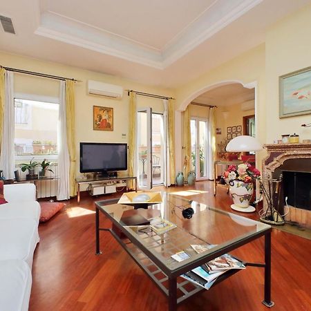4Bnb - Luxury Trevi Apartment W Terrace Rome Bagian luar foto