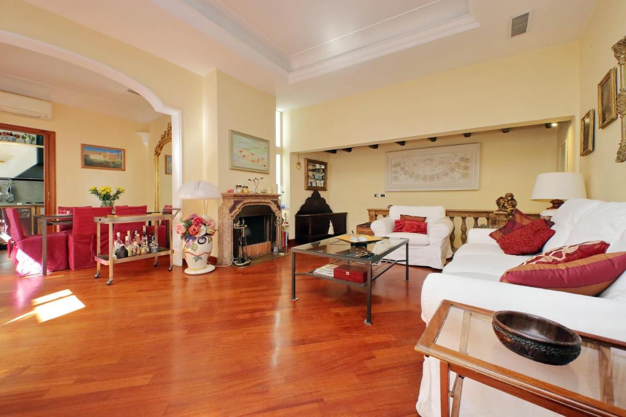 4Bnb - Luxury Trevi Apartment W Terrace Rome Bagian luar foto