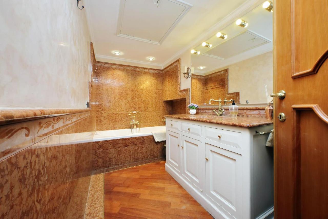 4Bnb - Luxury Trevi Apartment W Terrace Rome Bagian luar foto