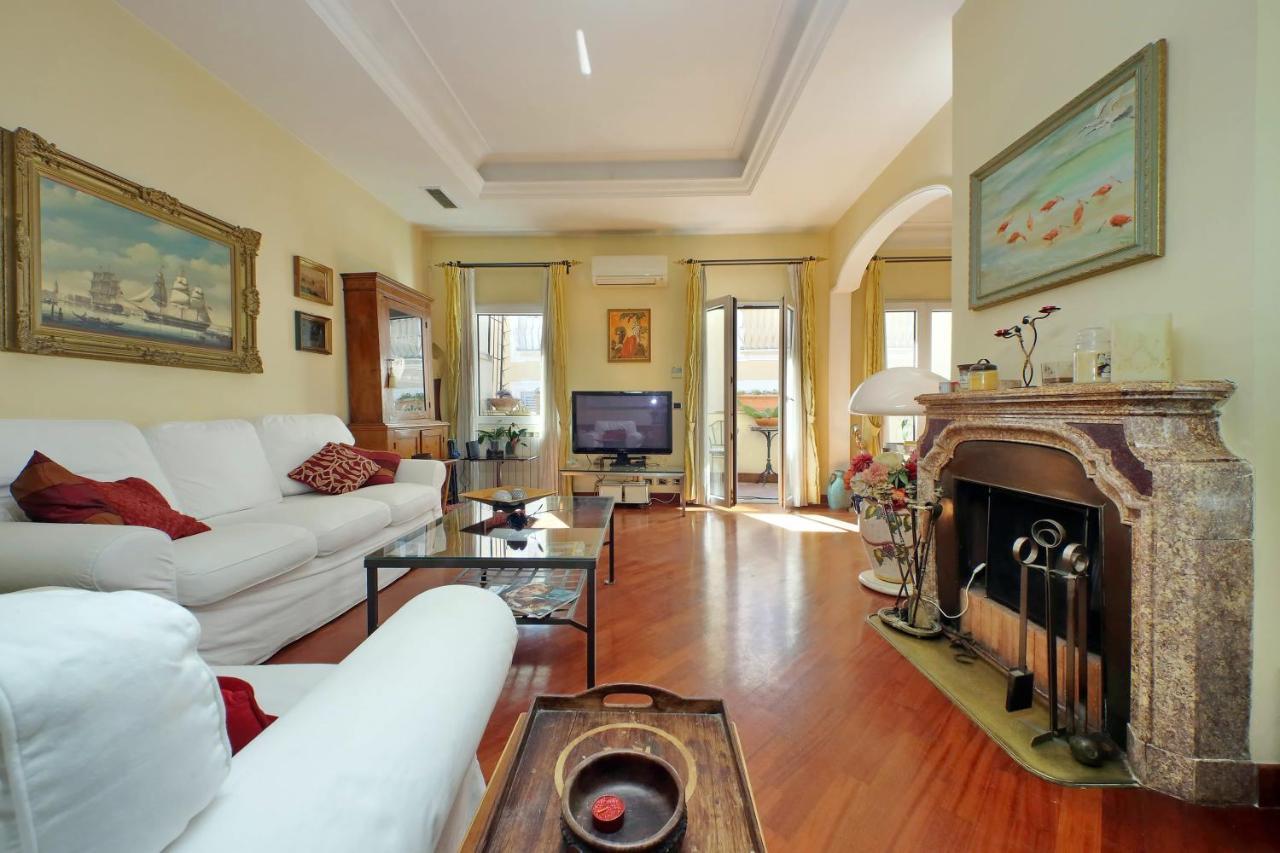4Bnb - Luxury Trevi Apartment W Terrace Rome Bagian luar foto