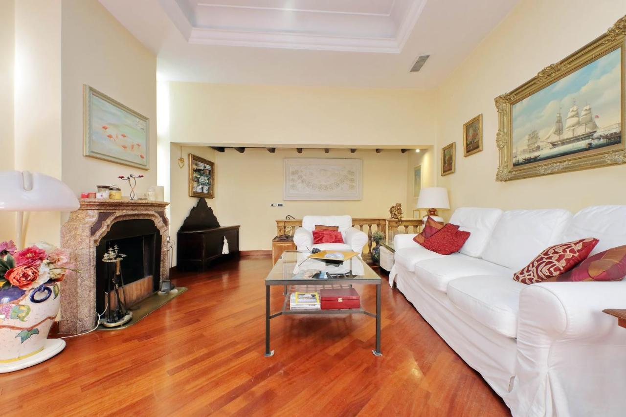 4Bnb - Luxury Trevi Apartment W Terrace Rome Bagian luar foto